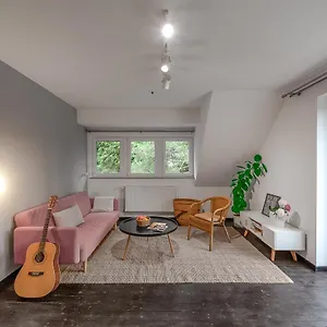 Das Wiesenhaus: Wohnen Direkt Am Rhein Apartment Köln